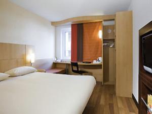 Ibis London Airport Hotel 3*
